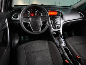 Седан Opel Astra 2012 года, 729000 рублей, Воронеж