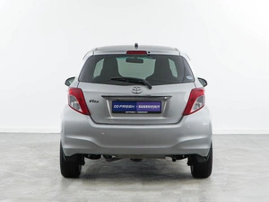 Хетчбэк Toyota Vitz 2012 года, 777077 рублей, Москва