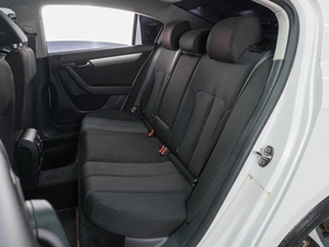 Седан Volkswagen Passat 2011 года, 1069000 рублей, Сургут