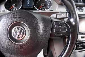 Седан Volkswagen Passat 2011 года, 959000 рублей, Пермь