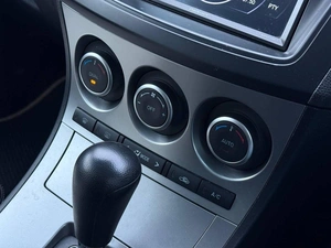 Седан Mazda Axela 2012 года, 765000 рублей, Ижевск