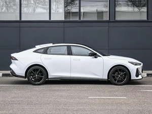 Лифтбек Changan UNI-V 2024 года, 2544000 рублей, Кирилловка