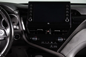 Седан Toyota Camry 2021 года, 3599000 рублей, Сургут