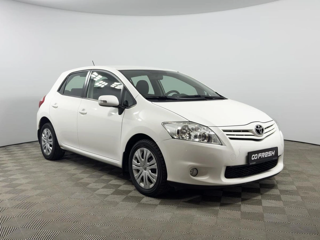 Хетчбэк Toyota Auris 2011 года, 863100 рублей, Казань