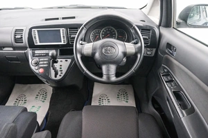 Минивэн Toyota Wish 2004 года, 869000 рублей, Красноярск