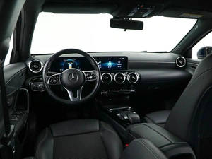 Хетчбэк Mercedes-benz A-класс 2019 года, 1999077 рублей, Москва