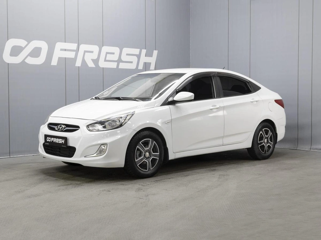 Седан Hyundai Solaris 2011 года, 810000 рублей, Омск