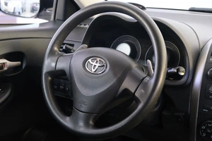 Хетчбэк Toyota Corolla 2007 года, 879000 рублей, Омск