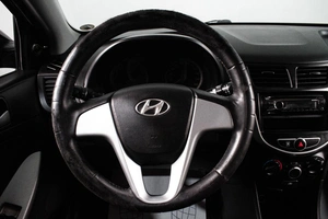 Седан Hyundai Solaris 2011 года, 679000 рублей, Сургут
