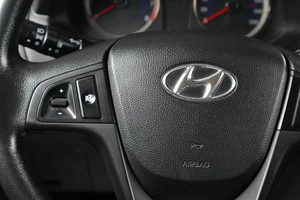 Седан Hyundai Solaris 2012 года, 819000 рублей, Тюмень