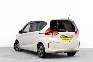 Минивэн Honda Freed 2018 года, 1849000 рублей, Барнаул