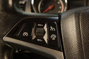 Седан Opel Astra 2012 года, 759000 рублей, Челябинск