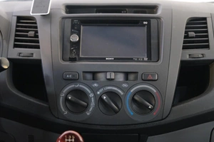 Пикап Toyota Hilux 2010 года, 2099000 рублей, Омск