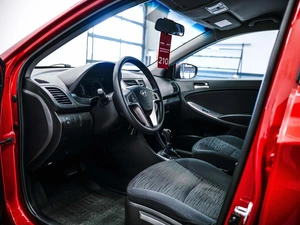 Седан Hyundai Solaris 2015 года, 915000 рублей, Красноярск