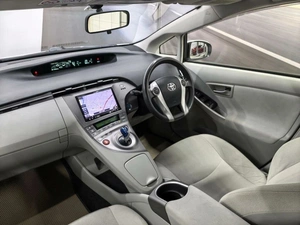 Лифтбек Toyota Prius 2015 года, 1290000 рублей, Барнаул