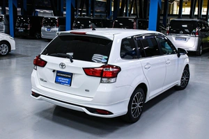 Универсал Toyota Corolla Fielder 2015 года, 1258000 рублей, Солонцы