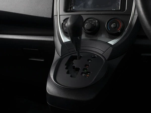 Хетчбэк Toyota Ractis 2013 года, 1070000 рублей, Омск