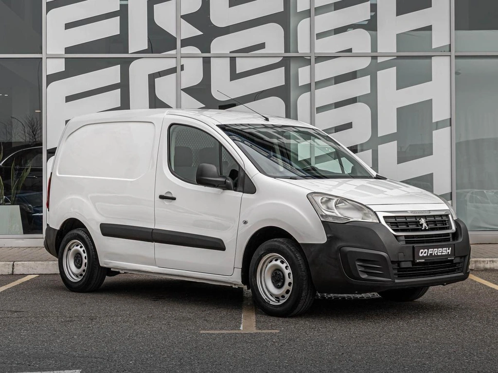 Фургон Peugeot Partner 2017 года, 960000 рублей, Краснодар