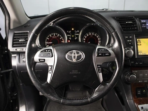 Внедорожник Toyota Highlander 2011 года, 1790000 рублей, Омск