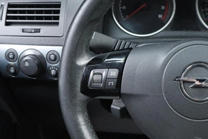 Хетчбэк Opel Astra GTC 2010 года, 609000 рублей, Челябинск