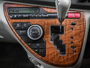 Минивэн Toyota Isis 2010 года, 1399000 рублей, Кирилловка