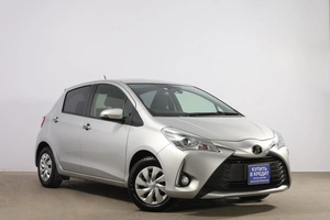 Хетчбэк Toyota Vitz 2019 года, 1249000 рублей, Новосибирск