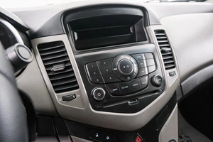 Седан Chevrolet Cruze 2011 года, 669000 рублей, Красноярск