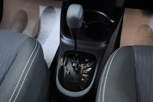 Хетчбэк Toyota Vitz 2019 года, 1249000 рублей, Омск