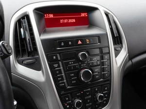 Хетчбэк Opel Astra 2012 года, 819000 рублей, Саратов