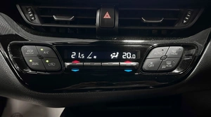 Внедорожник Toyota C-HR 2018 года, 1857000 рублей, Красноярск