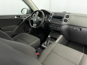 Внедорожник Volkswagen Tiguan 2011 года, 1175000 рублей, Красноярск