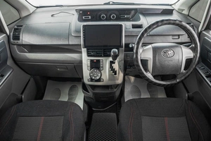 Минивэн Toyota Voxy 2007 года, 1089000 рублей, Барнаул