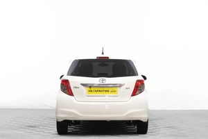 Хетчбэк Toyota Vitz 2013 года, 889000 рублей, Барнаул