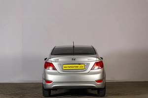 Седан Hyundai Solaris 2013 года, 989000 рублей, Тюмень