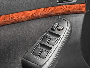 Седан Toyota Avensis 2004 года, 610000 рублей, Красноярск