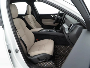 Внедорожник Volvo XC60 2025 года, 6198999 рублей, Москва