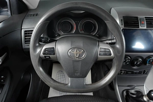 Седан Toyota Corolla 2011 года, 799000 рублей, Тюмень