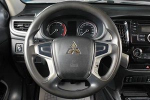 Пикап Mitsubishi L200 2022 года, 2499000 рублей, Тюмень