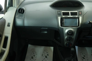 Хетчбэк Toyota Vitz 2010 года, 789000 рублей, Омск