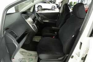 Хетчбэк Toyota Ractis 2010 года, 779000 рублей, Красноярск