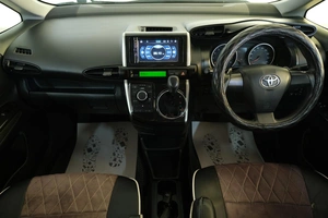 Минивэн Toyota Wish 2012 года, 1289000 рублей, Омск