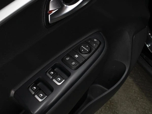 Хетчбэк Kia Rio X 2021 года, 1750000 рублей, Омск