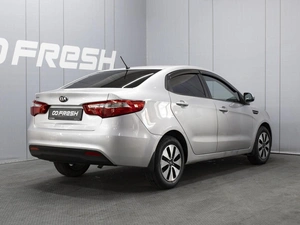 Седан Kia Rio 2013 года, 860000 рублей, Омск