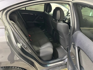 Седан Toyota Avensis 2009 года, 1150000 рублей, Красноярск