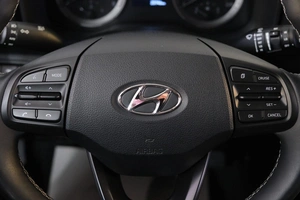 Внедорожник Hyundai Venue 2021 года, 2349000 рублей, Омск