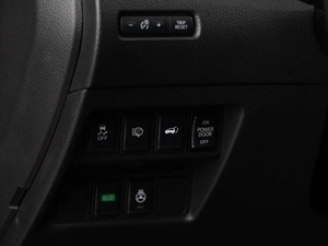 Внедорожник Nissan X-Trail 2018 года, 2348055 рублей, Москва