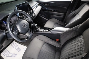 Внедорожник Toyota C-HR 2019 года, 2969000 рублей, Сургут