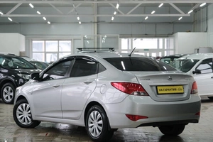 Седан Hyundai Solaris 2014 года, 919000 рублей, Омск