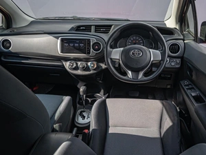 Хетчбэк Toyota Vitz 2013 года, 840000 рублей, Краснодар