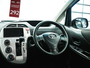 Хетчбэк Toyota Ractis 2010 года, 769000 рублей, Красноярск